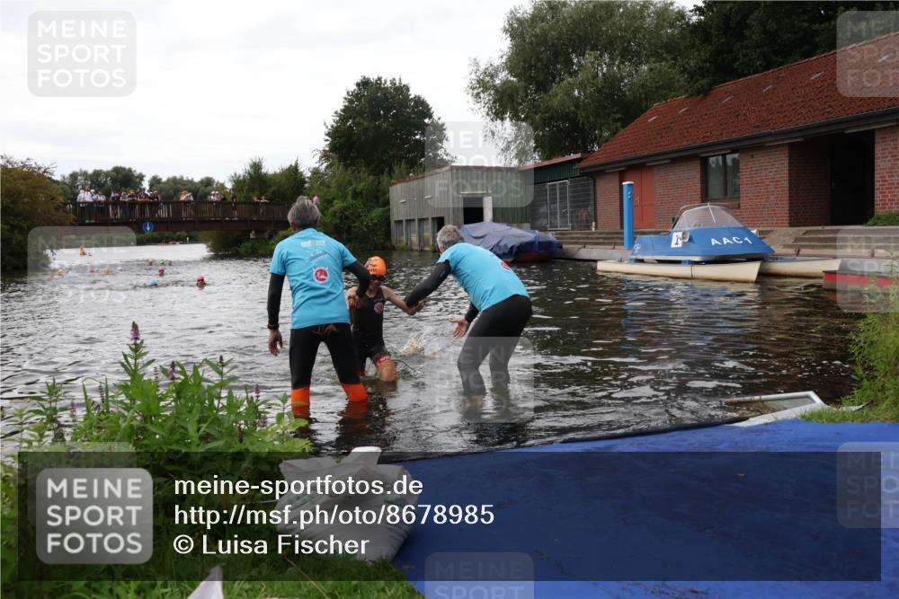 31.08.2025 - Elbe Triathlon Hamburg Luisa Fischer http://msf.ph/oto/8678985 31.08.2025 12:34:14 Schwimmen 1675, 1680, 1690 meine-sportfotos.de