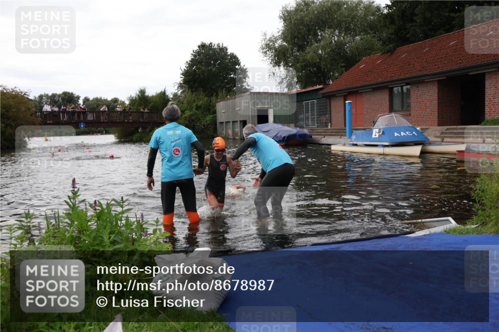31.08.2025 - Elbe Triathlon Hamburg Luisa Fischer http://msf.ph/oto/8678987 31.08.2025 12:34:14 Schwimmen 1675, 1680, 1690 meine-sportfotos.de