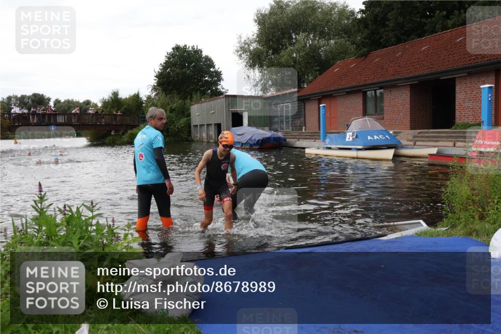 31.08.2025 - Elbe Triathlon Hamburg Luisa Fischer http://msf.ph/oto/8678989 31.08.2025 12:34:15 Schwimmen 1680, 1690 meine-sportfotos.de