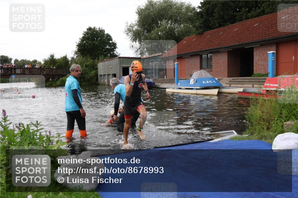 31.08.2025 - Elbe Triathlon Hamburg Luisa Fischer http://msf.ph/oto/8678993 31.08.2025 12:34:15 Schwimmen 1680, 1690 meine-sportfotos.de