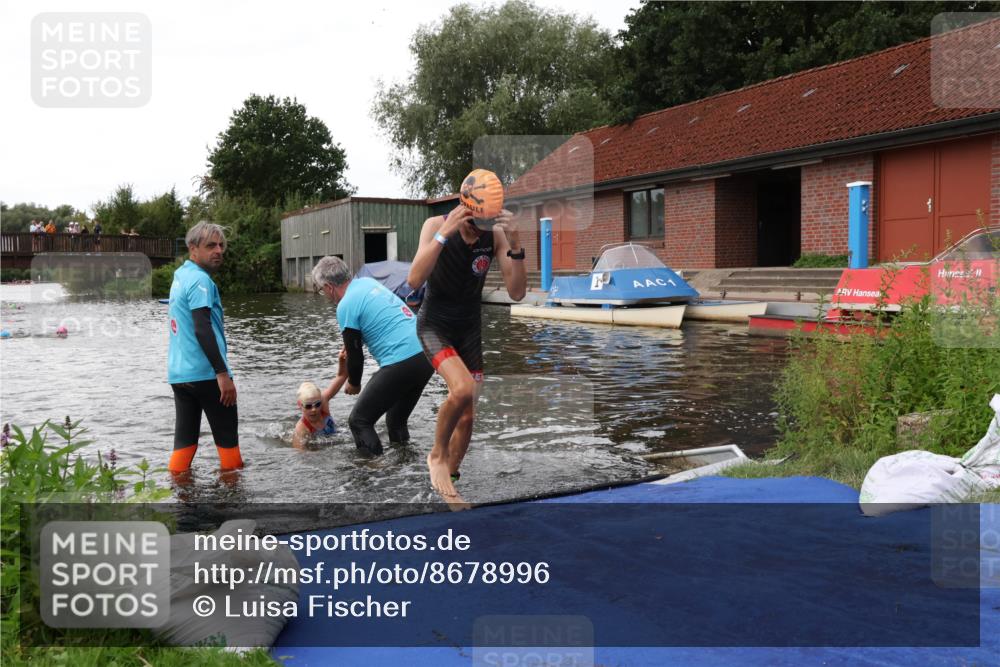 31.08.2025 - Elbe Triathlon Hamburg Luisa Fischer http://msf.ph/oto/8678996 31.08.2025 12:34:16 Schwimmen 1680, 1690 meine-sportfotos.de