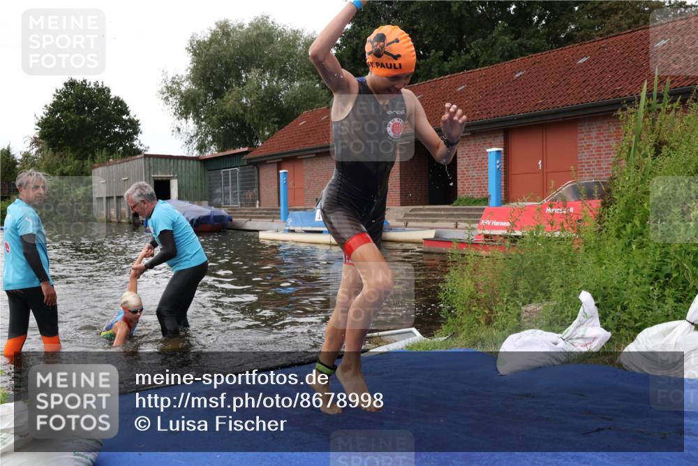 31.08.2025 - Elbe Triathlon Hamburg Luisa Fischer http://msf.ph/oto/8678998 31.08.2025 12:34:16 Schwimmen 1680, 1690 meine-sportfotos.de