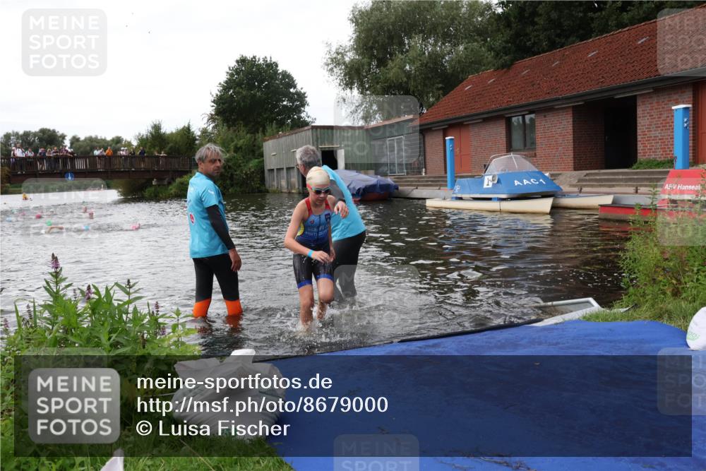31.08.2025 - Elbe Triathlon Hamburg Luisa Fischer http://msf.ph/oto/8679000 31.08.2025 12:34:18 Schwimmen 1680, 1690 meine-sportfotos.de