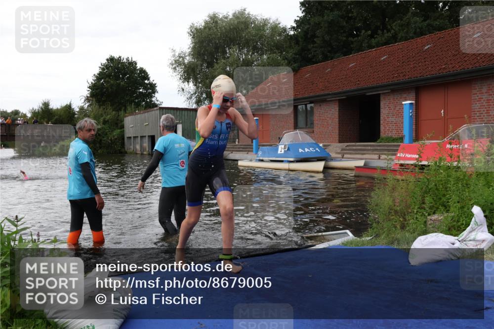 31.08.2025 - Elbe Triathlon Hamburg Luisa Fischer http://msf.ph/oto/8679005 31.08.2025 12:34:19 Schwimmen 1680, 1690 meine-sportfotos.de