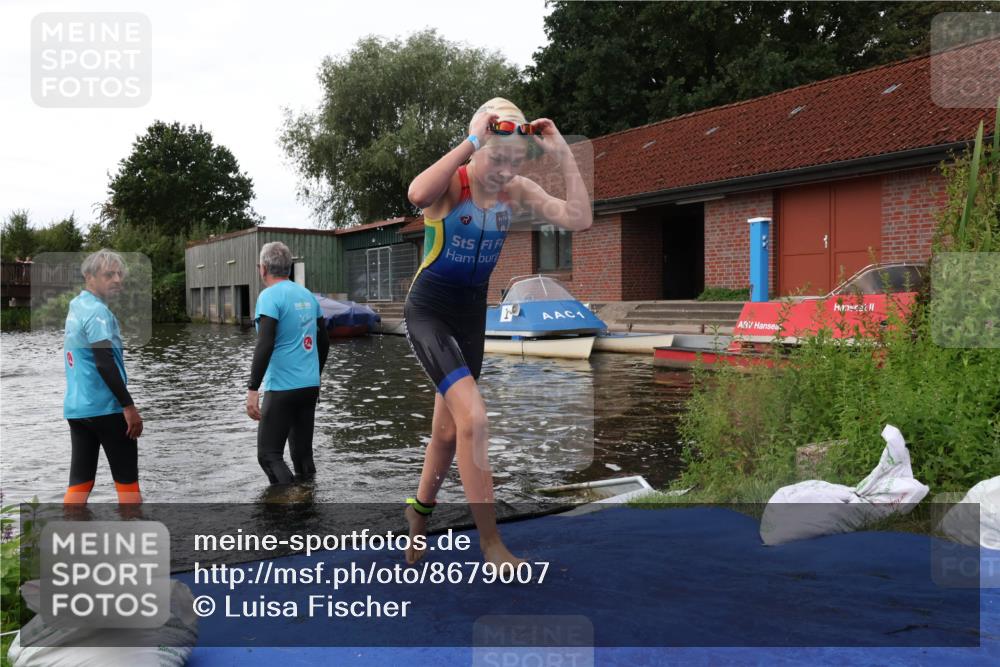 31.08.2025 - Elbe Triathlon Hamburg Luisa Fischer http://msf.ph/oto/8679007 31.08.2025 12:34:19 Schwimmen 1680, 1690 meine-sportfotos.de
