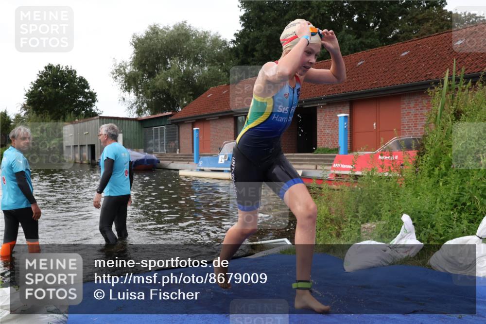 31.08.2025 - Elbe Triathlon Hamburg Luisa Fischer http://msf.ph/oto/8679009 31.08.2025 12:34:20 Schwimmen 1680, 1690 meine-sportfotos.de