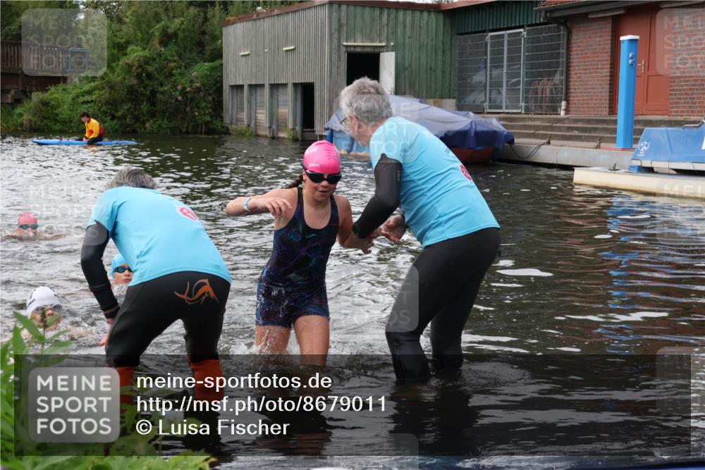31.08.2025 - Elbe Triathlon Hamburg Luisa Fischer http://msf.ph/oto/8679011 31.08.2025 12:34:35 Schwimmen 1670, 1674, 1683, 1685 meine-sportfotos.de