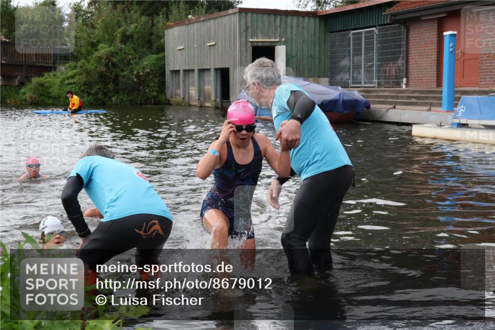 31.08.2025 - Elbe Triathlon Hamburg Luisa Fischer http://msf.ph/oto/8679012 31.08.2025 12:34:35 Schwimmen 1670, 1674, 1683, 1685 meine-sportfotos.de