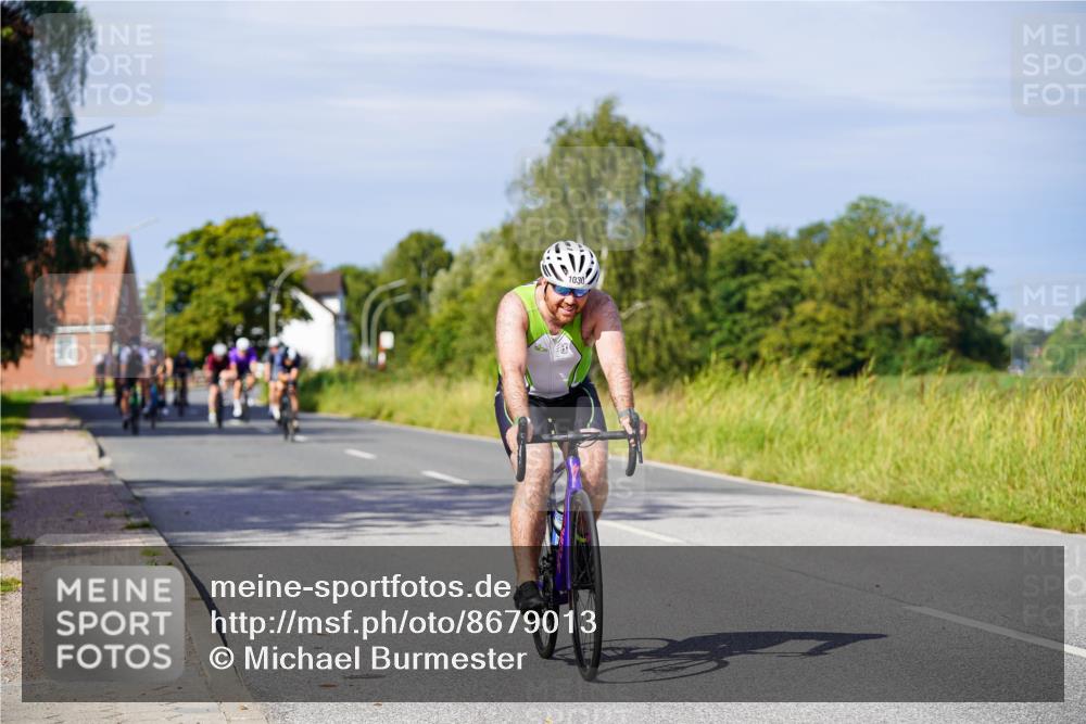 31.08.2025 - Elbe Triathlon Hamburg Michael Burmester http://msf.ph/oto/8679013 31.08.2025 10:37:07 Radfahren 808, 816, 822, 880, 931, 989, 1030, 1063, 1086, 1207, 1304 meine-sportfotos.de