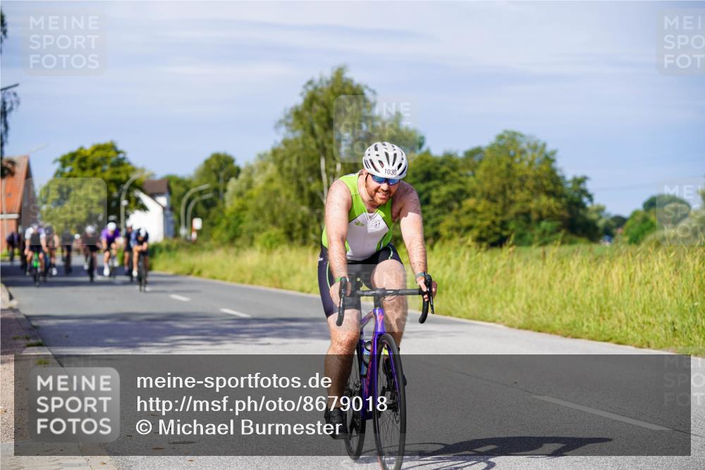 31.08.2025 - Elbe Triathlon Hamburg Michael Burmester http://msf.ph/oto/8679018 31.08.2025 10:37:07 Radfahren 808, 816, 822, 880, 931, 989, 1030, 1063, 1086, 1207, 1304 meine-sportfotos.de