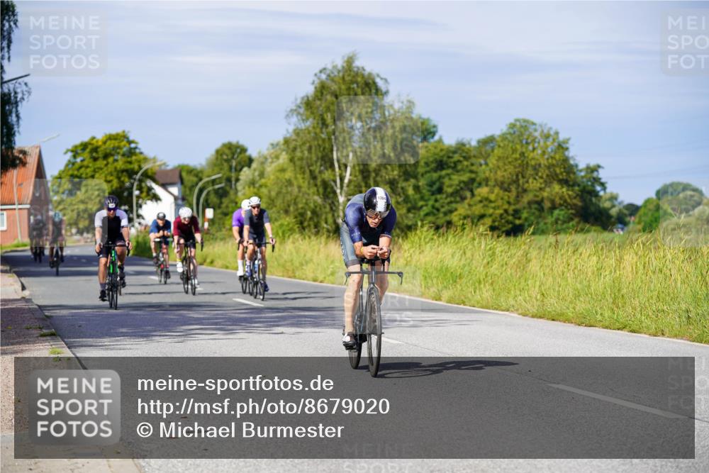 31.08.2025 - Elbe Triathlon Hamburg Michael Burmester http://msf.ph/oto/8679020 31.08.2025 10:37:10 Radfahren 808, 822, 880, 931, 984, 989, 1030, 1052, 1063, 1086, 1192, 1304 meine-sportfotos.de