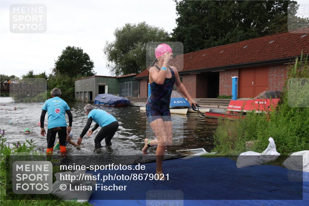 31.08.2025 - Elbe Triathlon Hamburg Luisa Fischer http://msf.ph/oto/8679021 31.08.2025 12:34:37 Schwimmen 1670, 1674, 1683, 1685 meine-sportfotos.de