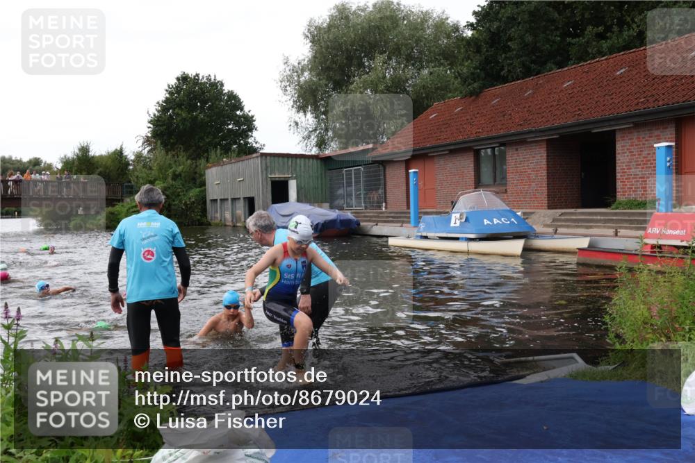31.08.2025 - Elbe Triathlon Hamburg Luisa Fischer http://msf.ph/oto/8679024 31.08.2025 12:34:38 Schwimmen 1669, 1670, 1674, 1683, 1685, 1695 meine-sportfotos.de