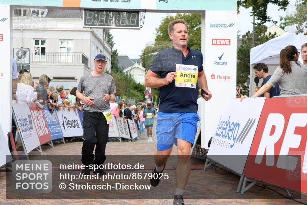 31.08.2025 - 21. Blankeneser Heldenlauf Strokosch-Dieckow http://msf.ph/oto/8679025 31.08.2025 10:25:42 Ziel 2410, 2742, 2366, 2235, 2726 meine-sportfotos.de