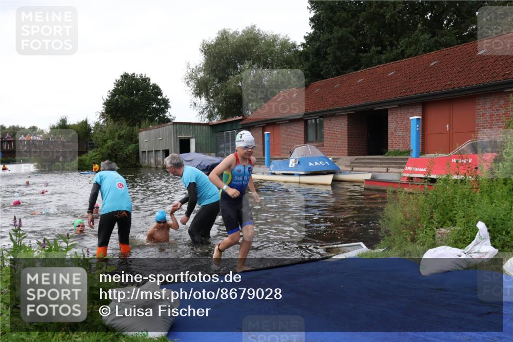 31.08.2025 - Elbe Triathlon Hamburg Luisa Fischer http://msf.ph/oto/8679028 31.08.2025 12:34:39 Schwimmen 1669, 1670, 1674, 1683, 1685, 1695 meine-sportfotos.de