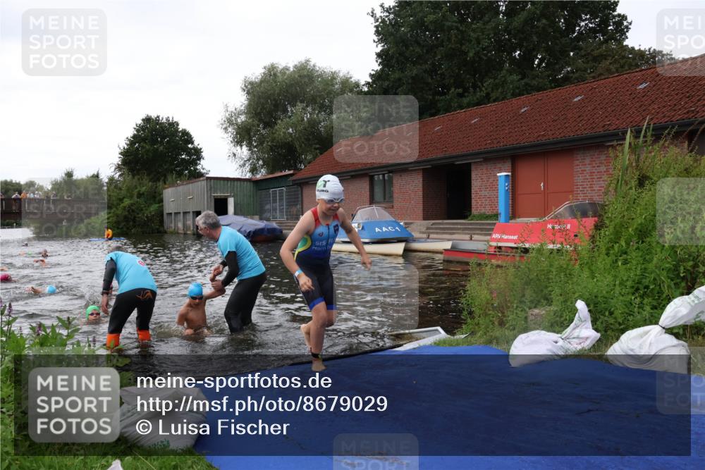 31.08.2025 - Elbe Triathlon Hamburg Luisa Fischer http://msf.ph/oto/8679029 31.08.2025 12:34:39 Schwimmen 1669, 1670, 1674, 1683, 1685, 1695 meine-sportfotos.de