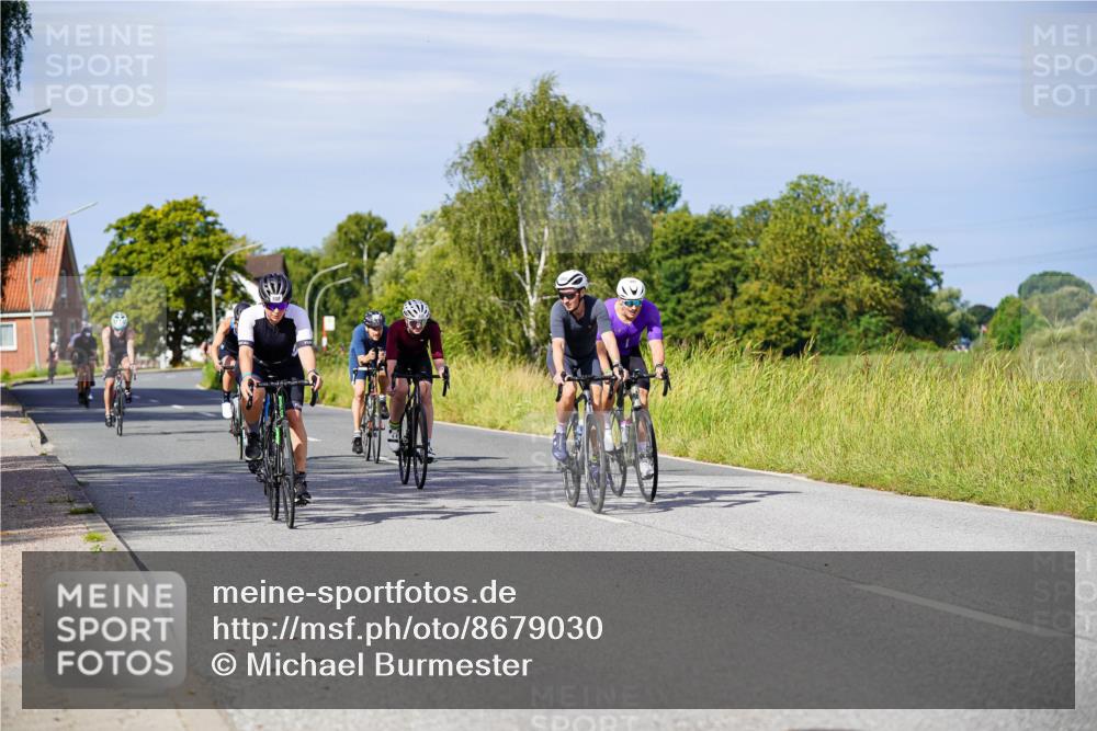 31.08.2025 - Elbe Triathlon Hamburg Michael Burmester http://msf.ph/oto/8679030 31.08.2025 10:37:11 Radfahren 808, 822, 880, 931, 984, 989, 1052, 1063, 1086, 1192, 1304 meine-sportfotos.de
