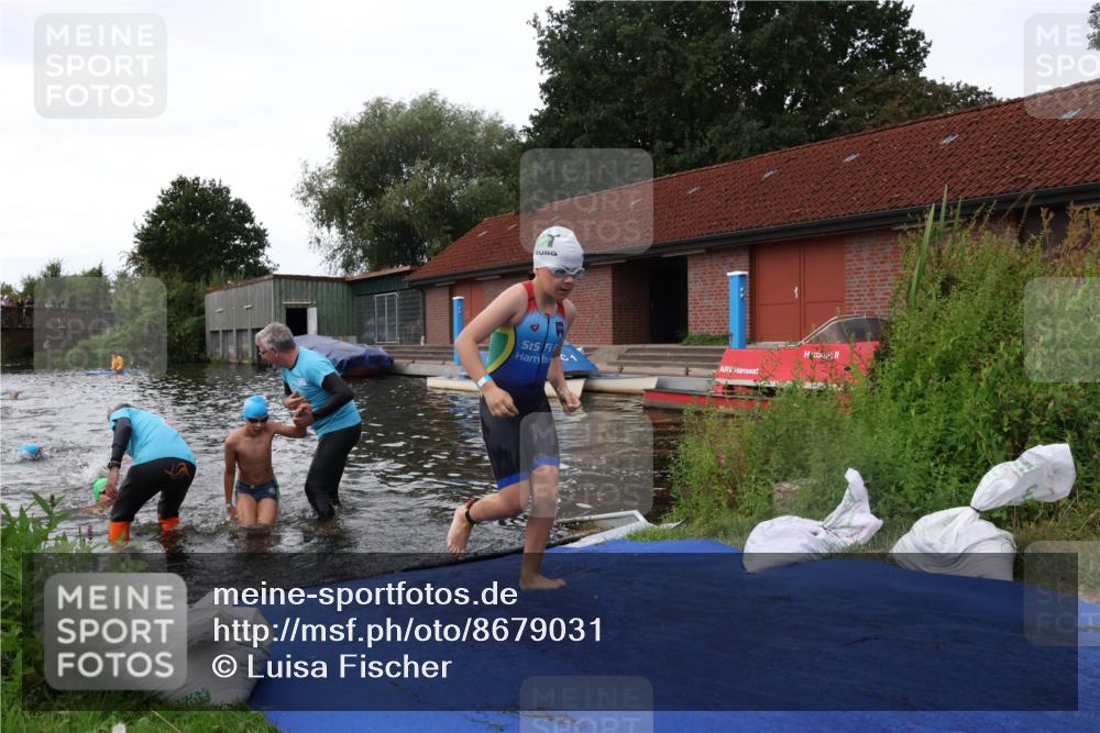 31.08.2025 - Elbe Triathlon Hamburg Luisa Fischer http://msf.ph/oto/8679031 31.08.2025 12:34:40 Schwimmen 1669, 1670, 1674, 1683, 1685, 1695 meine-sportfotos.de