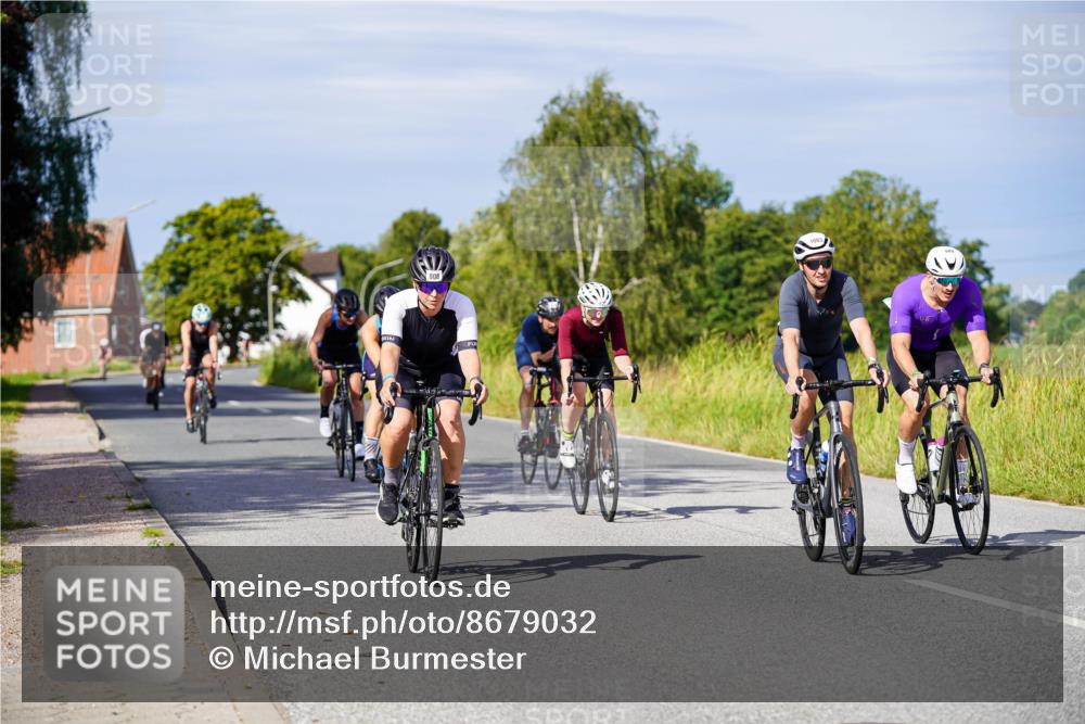 31.08.2025 - Elbe Triathlon Hamburg Michael Burmester http://msf.ph/oto/8679032 31.08.2025 10:37:12 Radfahren 808, 822, 880, 931, 984, 989, 1052, 1063, 1086, 1192, 1304 meine-sportfotos.de