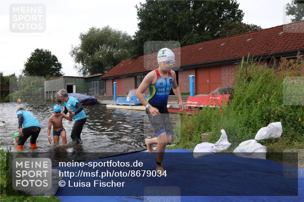 31.08.2025 - Elbe Triathlon Hamburg Luisa Fischer http://msf.ph/oto/8679034 31.08.2025 12:34:40 Schwimmen 1669, 1670, 1674, 1683, 1685, 1695 meine-sportfotos.de