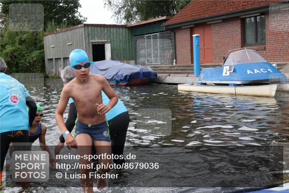 31.08.2025 - Elbe Triathlon Hamburg Luisa Fischer http://msf.ph/oto/8679036 31.08.2025 12:34:41 Schwimmen 1669, 1670, 1674, 1683, 1685, 1695 meine-sportfotos.de