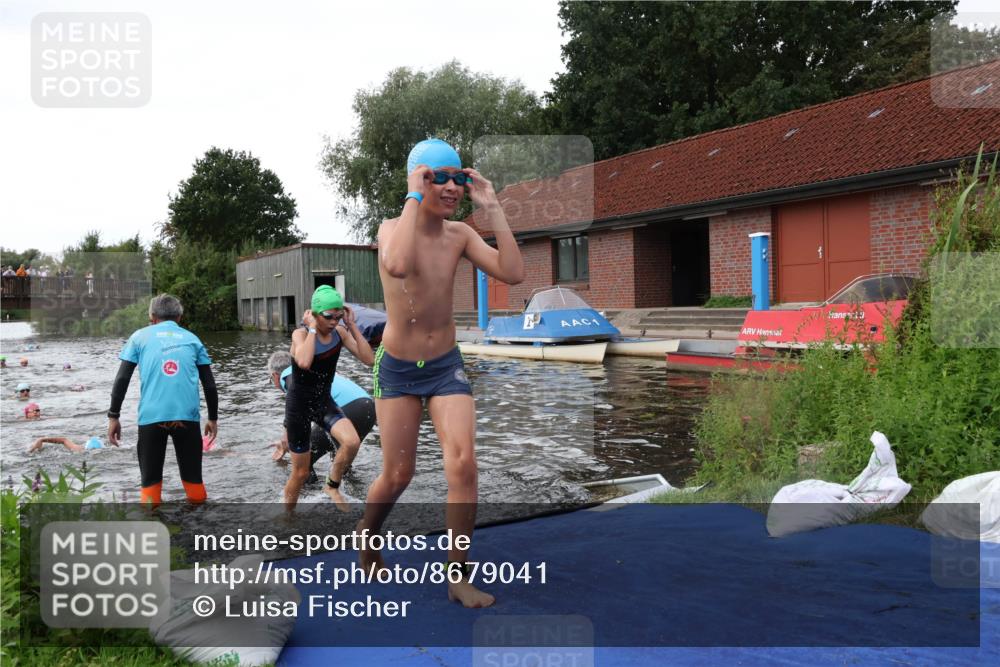 31.08.2025 - Elbe Triathlon Hamburg Luisa Fischer http://msf.ph/oto/8679041 31.08.2025 12:34:42 Schwimmen 1669, 1670, 1674, 1683, 1695 meine-sportfotos.de