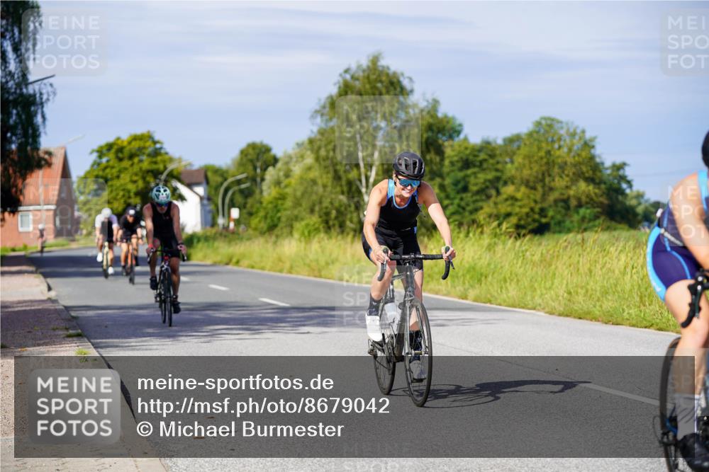 31.08.2025 - Elbe Triathlon Hamburg Michael Burmester http://msf.ph/oto/8679042 31.08.2025 10:37:13 Radfahren 808, 822, 880, 931, 984, 989, 1052, 1063, 1086, 1192, 1304 meine-sportfotos.de