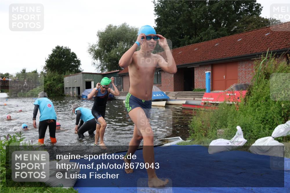 31.08.2025 - Elbe Triathlon Hamburg Luisa Fischer http://msf.ph/oto/8679043 31.08.2025 12:34:43 Schwimmen 1669, 1670, 1674, 1683, 1686, 1695 meine-sportfotos.de