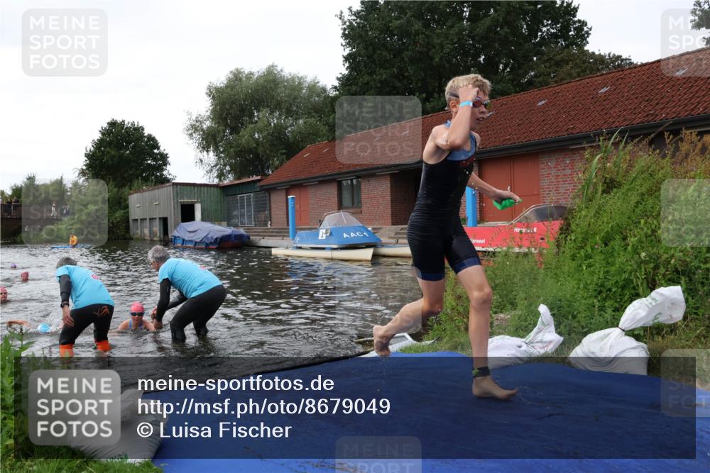 31.08.2025 - Elbe Triathlon Hamburg Luisa Fischer http://msf.ph/oto/8679049 31.08.2025 12:34:44 Schwimmen 1669, 1670, 1674, 1683, 1686, 1695 meine-sportfotos.de