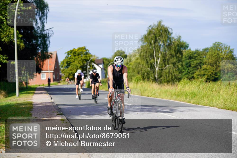 31.08.2025 - Elbe Triathlon Hamburg Michael Burmester http://msf.ph/oto/8679051 31.08.2025 10:37:14 Radfahren 808, 822, 880, 931, 984, 989, 1052, 1063, 1086, 1192 meine-sportfotos.de