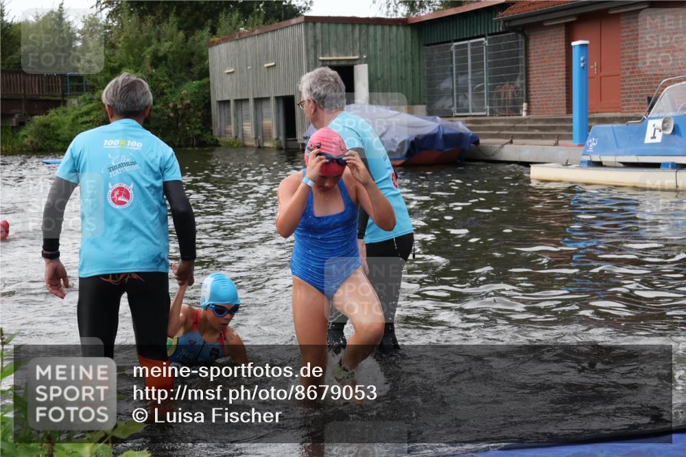 31.08.2025 - Elbe Triathlon Hamburg Luisa Fischer http://msf.ph/oto/8679053 31.08.2025 12:34:46 Schwimmen 1669, 1670, 1683, 1684, 1686, 1695 meine-sportfotos.de