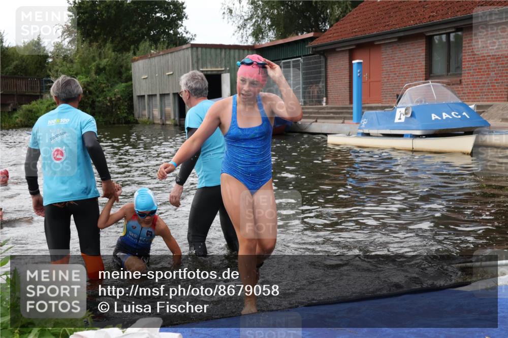 31.08.2025 - Elbe Triathlon Hamburg Luisa Fischer http://msf.ph/oto/8679058 31.08.2025 12:34:46 Schwimmen 1669, 1670, 1683, 1684, 1686, 1695 meine-sportfotos.de