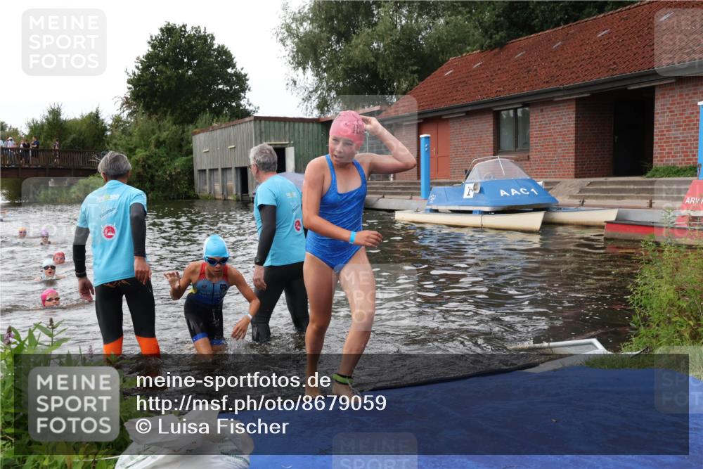 31.08.2025 - Elbe Triathlon Hamburg Luisa Fischer http://msf.ph/oto/8679059 31.08.2025 12:34:47 Schwimmen 1669, 1670, 1683, 1684, 1686, 1695 meine-sportfotos.de