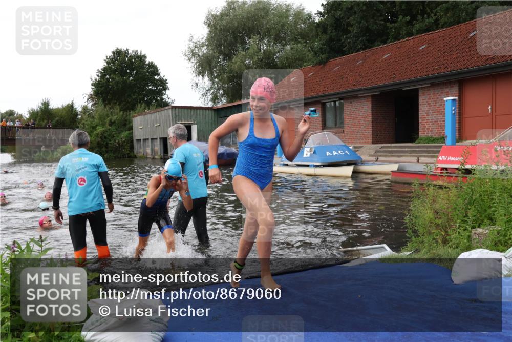 31.08.2025 - Elbe Triathlon Hamburg Luisa Fischer http://msf.ph/oto/8679060 31.08.2025 12:34:47 Schwimmen 1669, 1670, 1683, 1684, 1686, 1695 meine-sportfotos.de