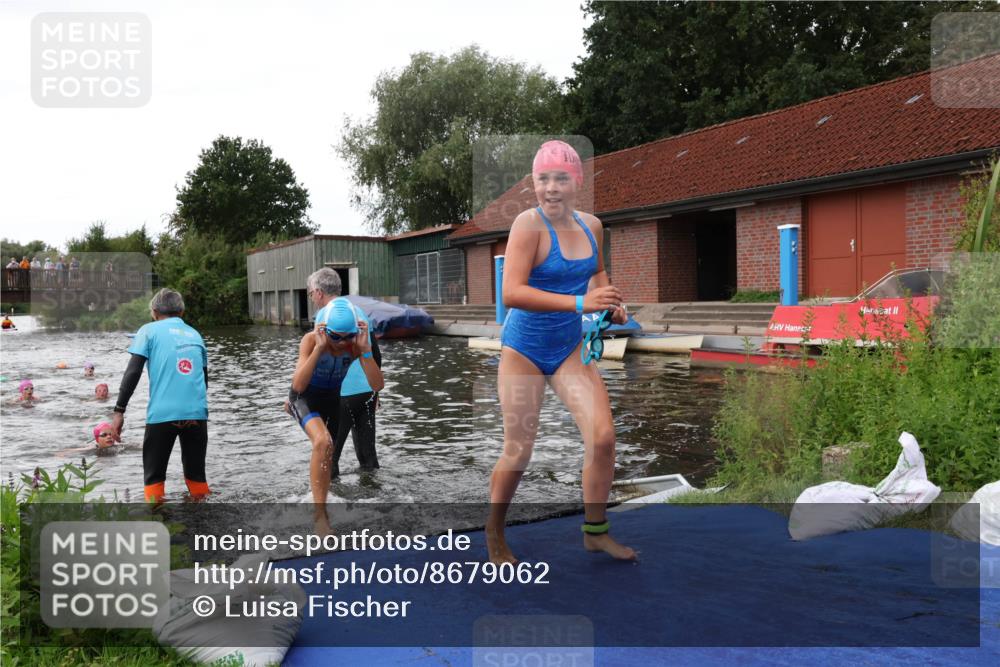31.08.2025 - Elbe Triathlon Hamburg Luisa Fischer http://msf.ph/oto/8679062 31.08.2025 12:34:47 Schwimmen 1669, 1670, 1683, 1684, 1686, 1695 meine-sportfotos.de