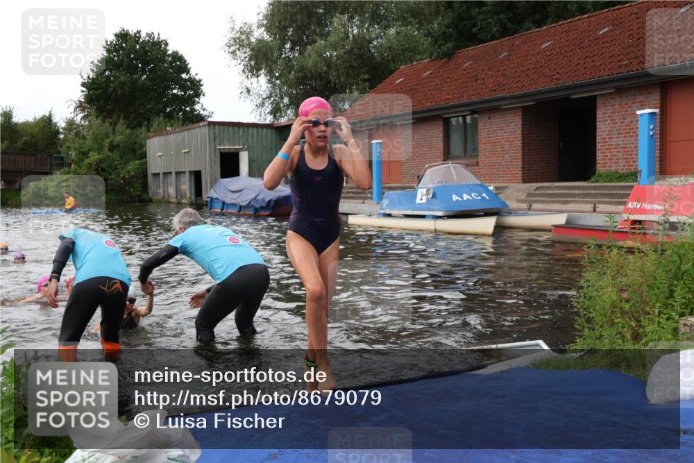 31.08.2025 - Elbe Triathlon Hamburg Luisa Fischer http://msf.ph/oto/8679079 31.08.2025 12:34:53 Schwimmen 1684, 1686, 1687, 1696 meine-sportfotos.de