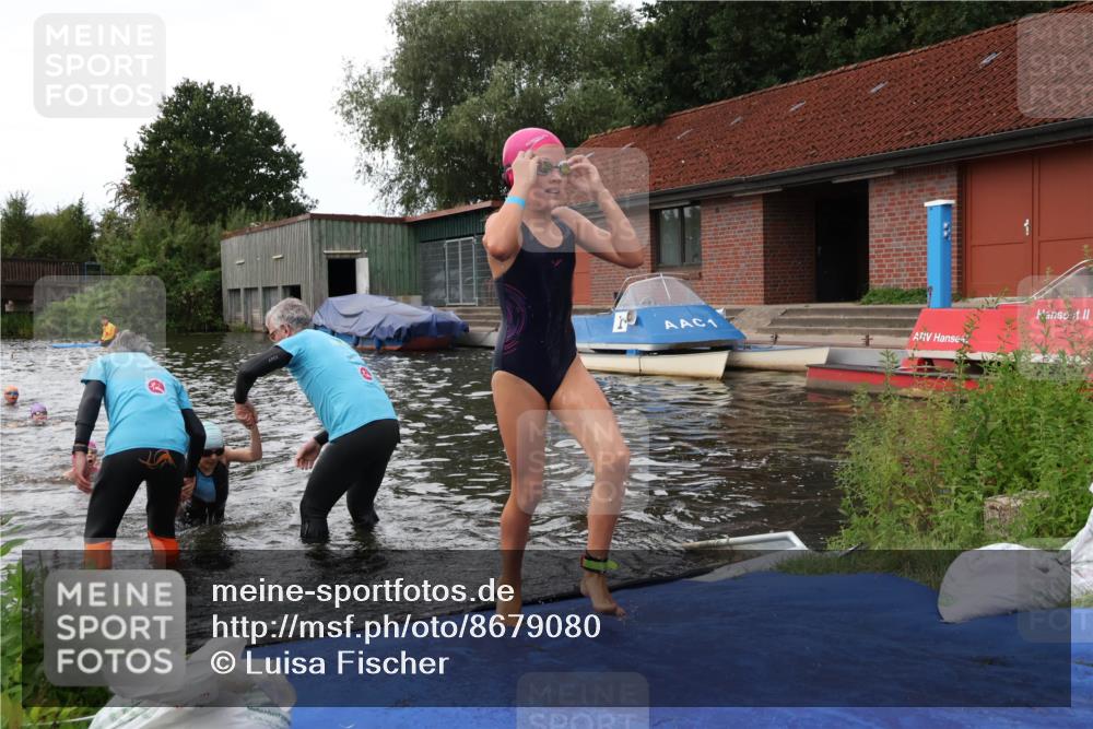 31.08.2025 - Elbe Triathlon Hamburg Luisa Fischer http://msf.ph/oto/8679080 31.08.2025 12:34:53 Schwimmen 1684, 1686, 1687, 1696 meine-sportfotos.de