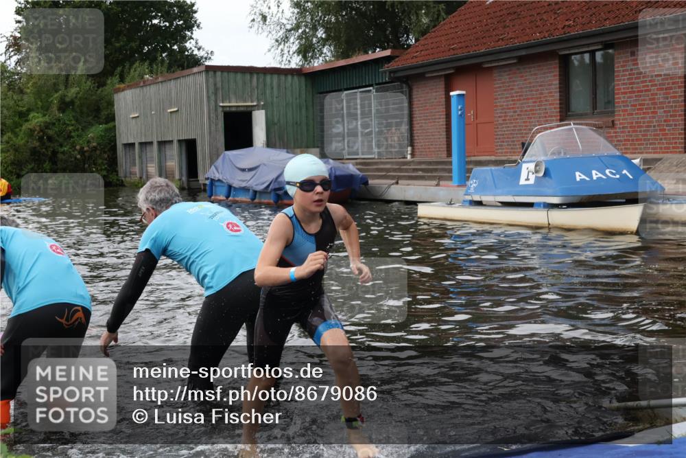 31.08.2025 - Elbe Triathlon Hamburg Luisa Fischer http://msf.ph/oto/8679086 31.08.2025 12:34:55 Schwimmen 1671, 1684, 1686, 1687, 1696, 1698 meine-sportfotos.de