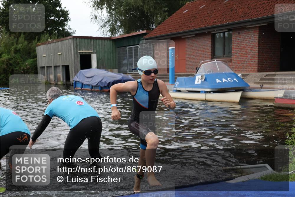 31.08.2025 - Elbe Triathlon Hamburg Luisa Fischer http://msf.ph/oto/8679087 31.08.2025 12:34:55 Schwimmen 1671, 1684, 1686, 1687, 1696, 1698 meine-sportfotos.de