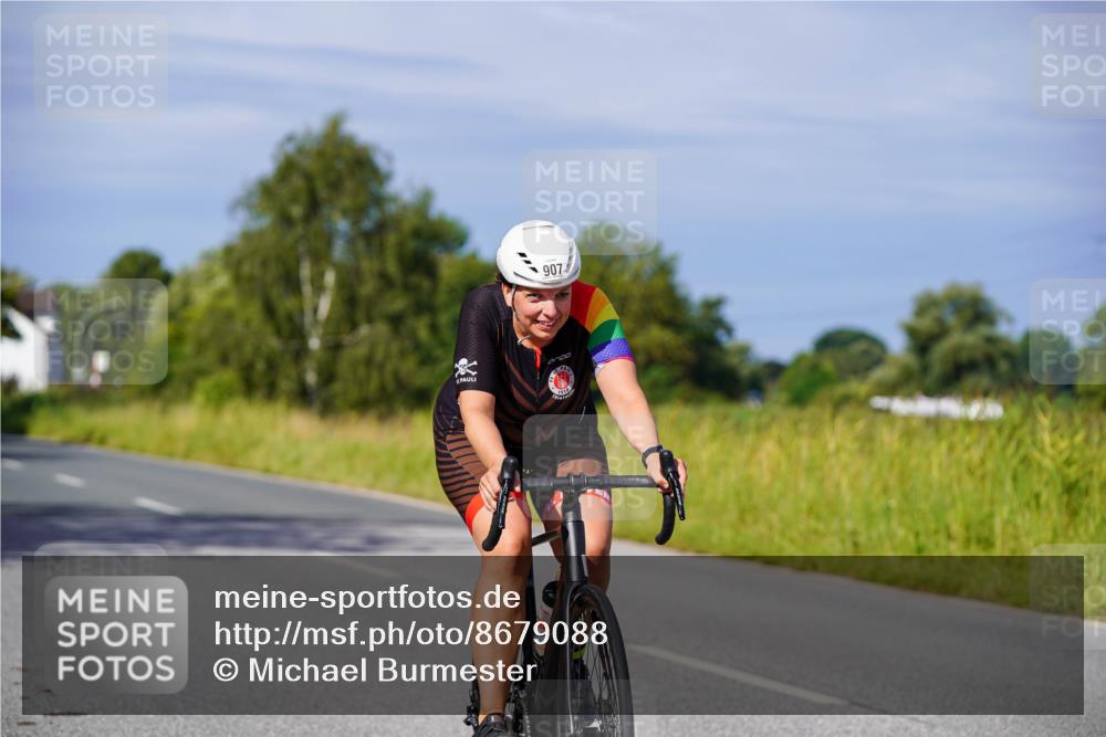 31.08.2025 - Elbe Triathlon Hamburg Michael Burmester http://msf.ph/oto/8679088 31.08.2025 10:37:25 Radfahren 907, 974 meine-sportfotos.de