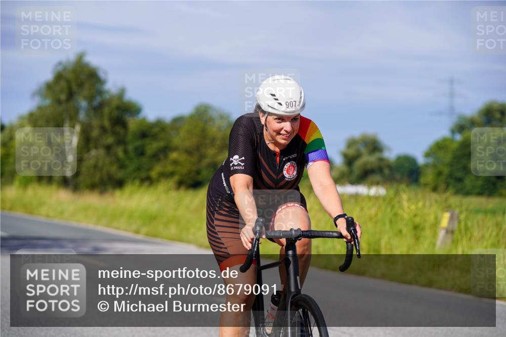 31.08.2025 - Elbe Triathlon Hamburg Michael Burmester http://msf.ph/oto/8679091 31.08.2025 10:37:25 Radfahren 907, 974 meine-sportfotos.de
