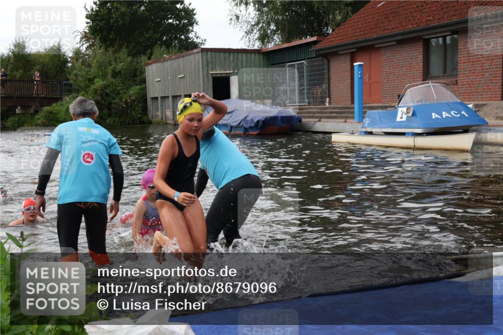 31.08.2025 - Elbe Triathlon Hamburg Luisa Fischer http://msf.ph/oto/8679096 31.08.2025 12:34:58 Schwimmen 1671, 1684, 1687, 1688, 1696, 1698 meine-sportfotos.de