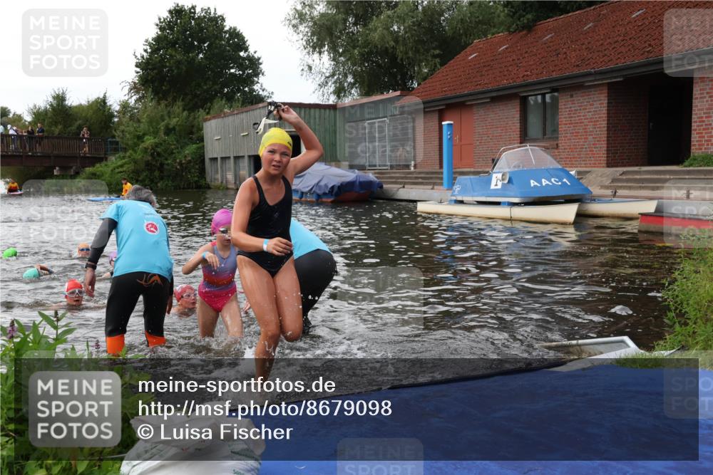 31.08.2025 - Elbe Triathlon Hamburg Luisa Fischer http://msf.ph/oto/8679098 31.08.2025 12:34:58 Schwimmen 1671, 1684, 1687, 1688, 1696, 1698 meine-sportfotos.de