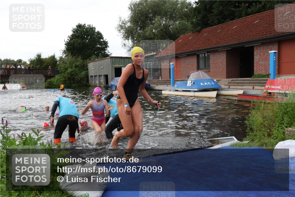 31.08.2025 - Elbe Triathlon Hamburg Luisa Fischer http://msf.ph/oto/8679099 31.08.2025 12:34:58 Schwimmen 1671, 1684, 1687, 1688, 1696, 1698 meine-sportfotos.de