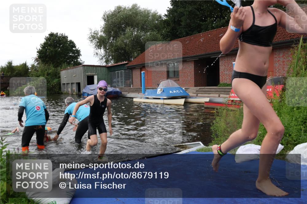 31.08.2025 - Elbe Triathlon Hamburg Luisa Fischer http://msf.ph/oto/8679119 31.08.2025 12:35:05 Schwimmen 1671, 1672, 1678, 1688, 1693, 1698 meine-sportfotos.de