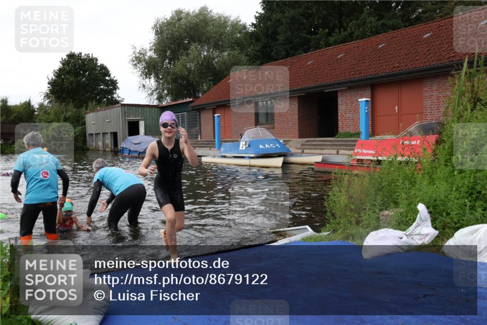 31.08.2025 - Elbe Triathlon Hamburg Luisa Fischer http://msf.ph/oto/8679122 31.08.2025 12:35:05 Schwimmen 1671, 1672, 1678, 1688, 1693, 1698 meine-sportfotos.de