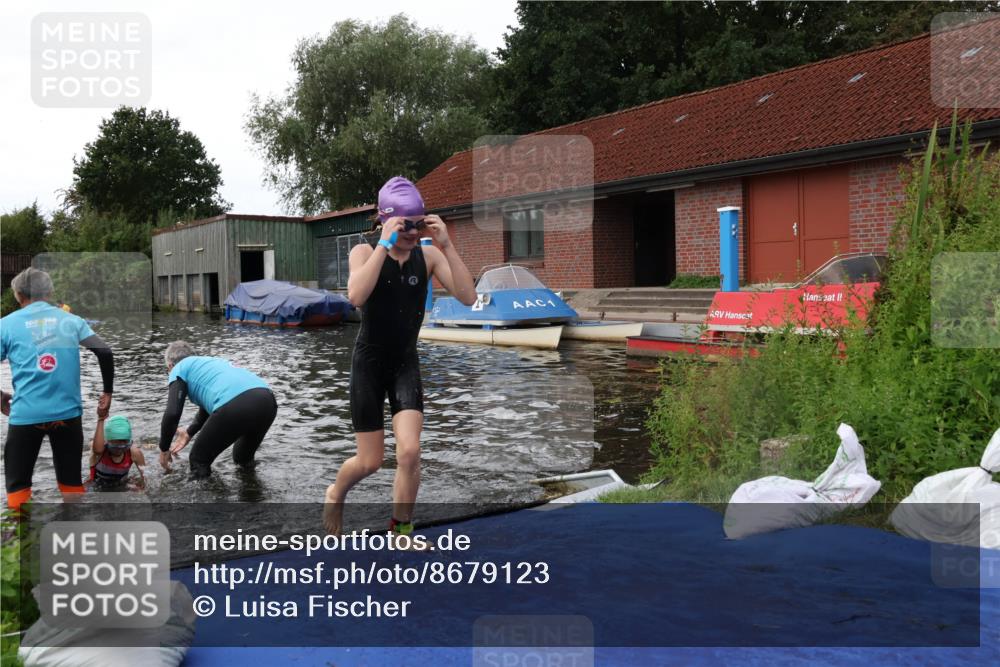 31.08.2025 - Elbe Triathlon Hamburg Luisa Fischer http://msf.ph/oto/8679123 31.08.2025 12:35:06 Schwimmen 1671, 1672, 1678, 1688, 1693, 1698 meine-sportfotos.de