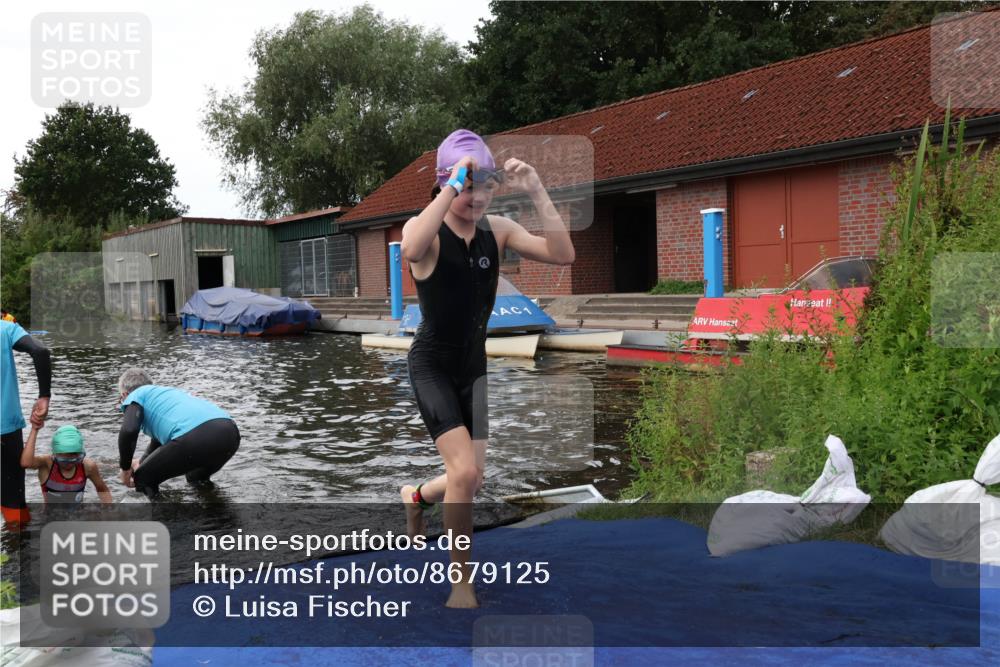 31.08.2025 - Elbe Triathlon Hamburg Luisa Fischer http://msf.ph/oto/8679125 31.08.2025 12:35:06 Schwimmen 1671, 1672, 1678, 1688, 1693, 1698 meine-sportfotos.de
