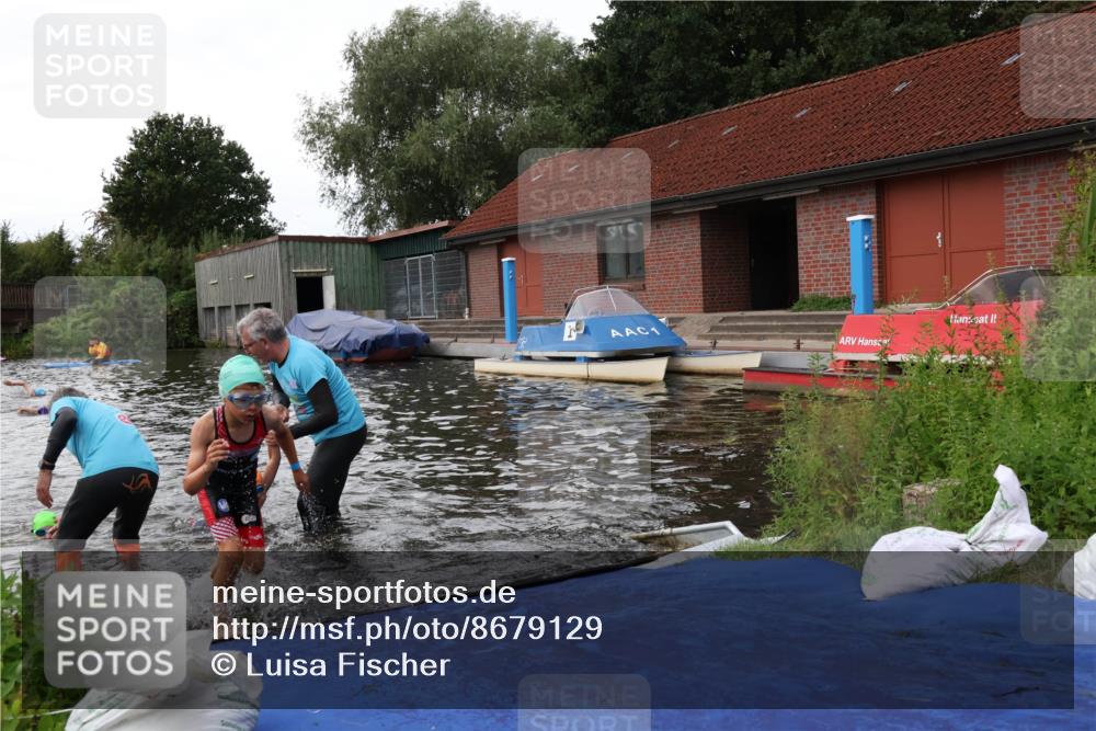 31.08.2025 - Elbe Triathlon Hamburg Luisa Fischer http://msf.ph/oto/8679129 31.08.2025 12:35:08 Schwimmen 1671, 1672, 1678, 1688, 1693, 1698 meine-sportfotos.de