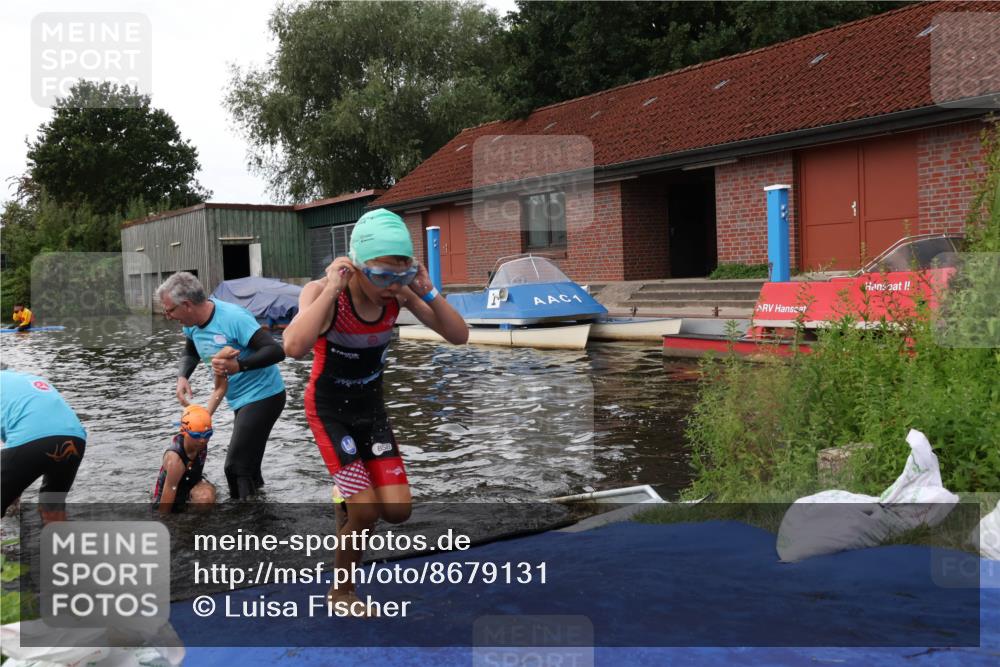 31.08.2025 - Elbe Triathlon Hamburg Luisa Fischer http://msf.ph/oto/8679131 31.08.2025 12:35:08 Schwimmen 1671, 1672, 1678, 1688, 1693, 1698 meine-sportfotos.de